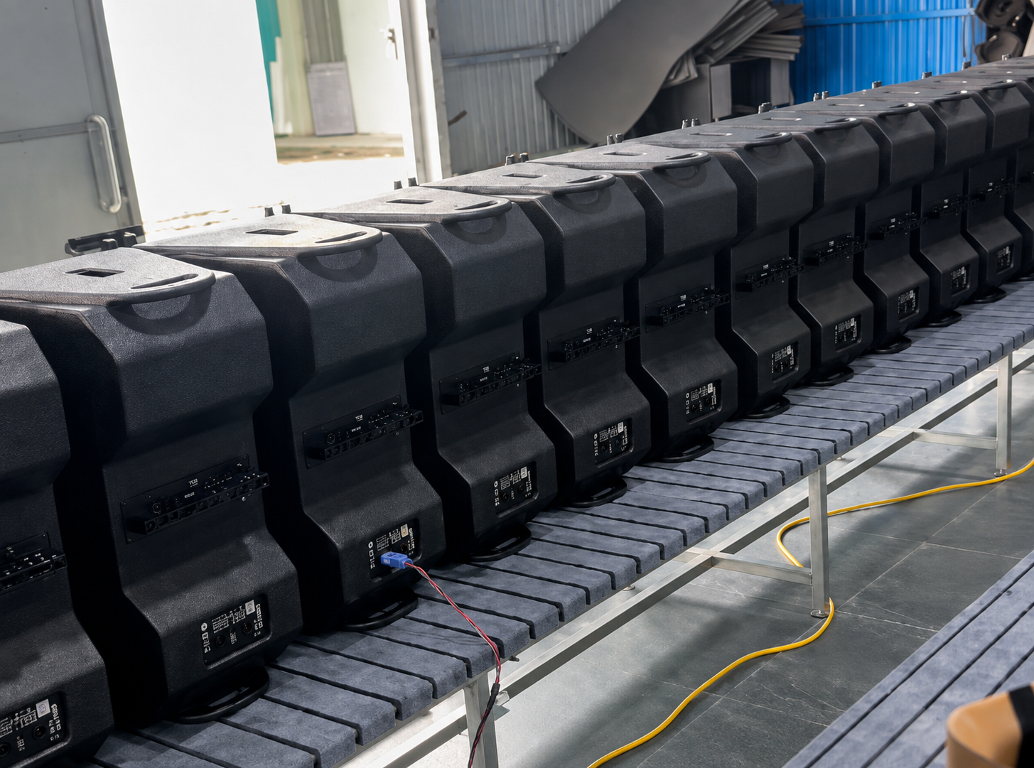 17 loa line array TCB 1202P hoàn thiện tại xưởng